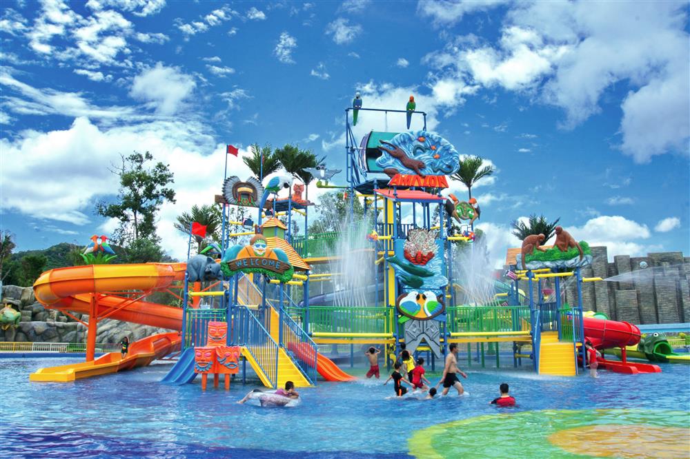 Công viên nước Thanh Long (núi Cấm, An Giang).